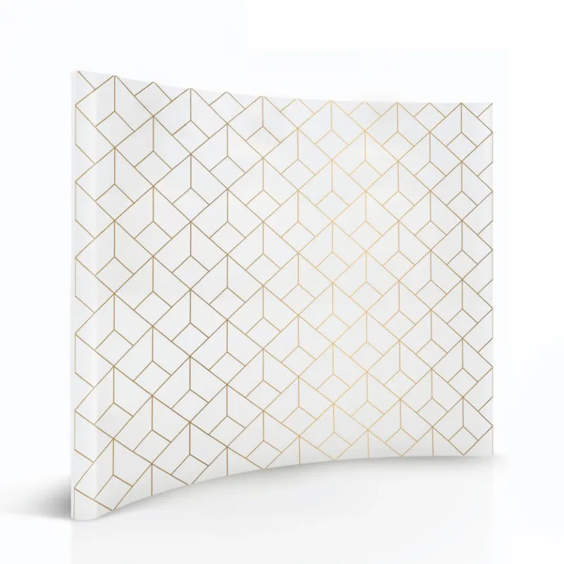 Fundal alb cu model geometric auriu în formă de cuburi